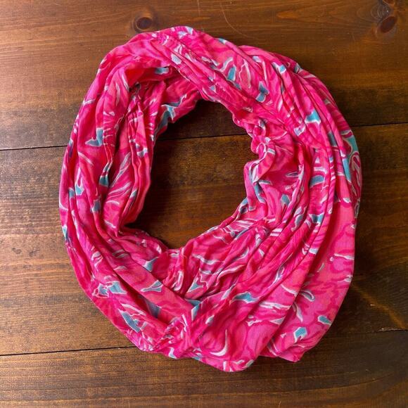 Lilly Pulitzer Riley Infinity Scarf Flirty Sea Rayon Pink Floral One size 46281 - Picture 6 of 7